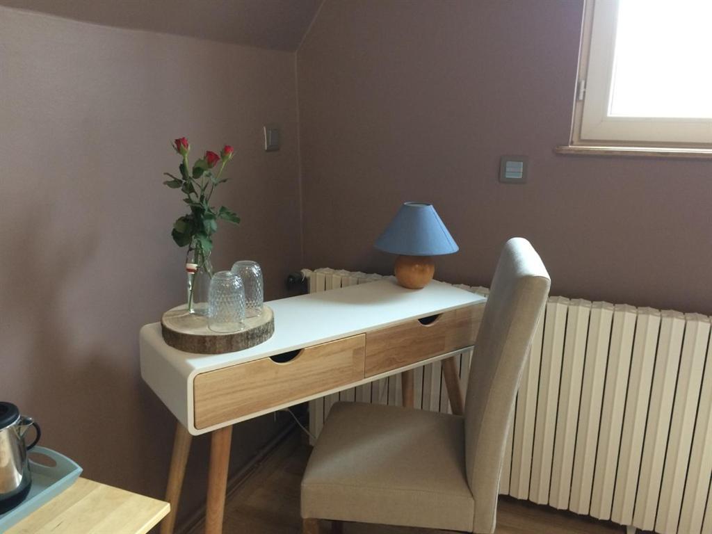 Hotel La Colliniére Sainte-Gemme-Moronval Habitación foto