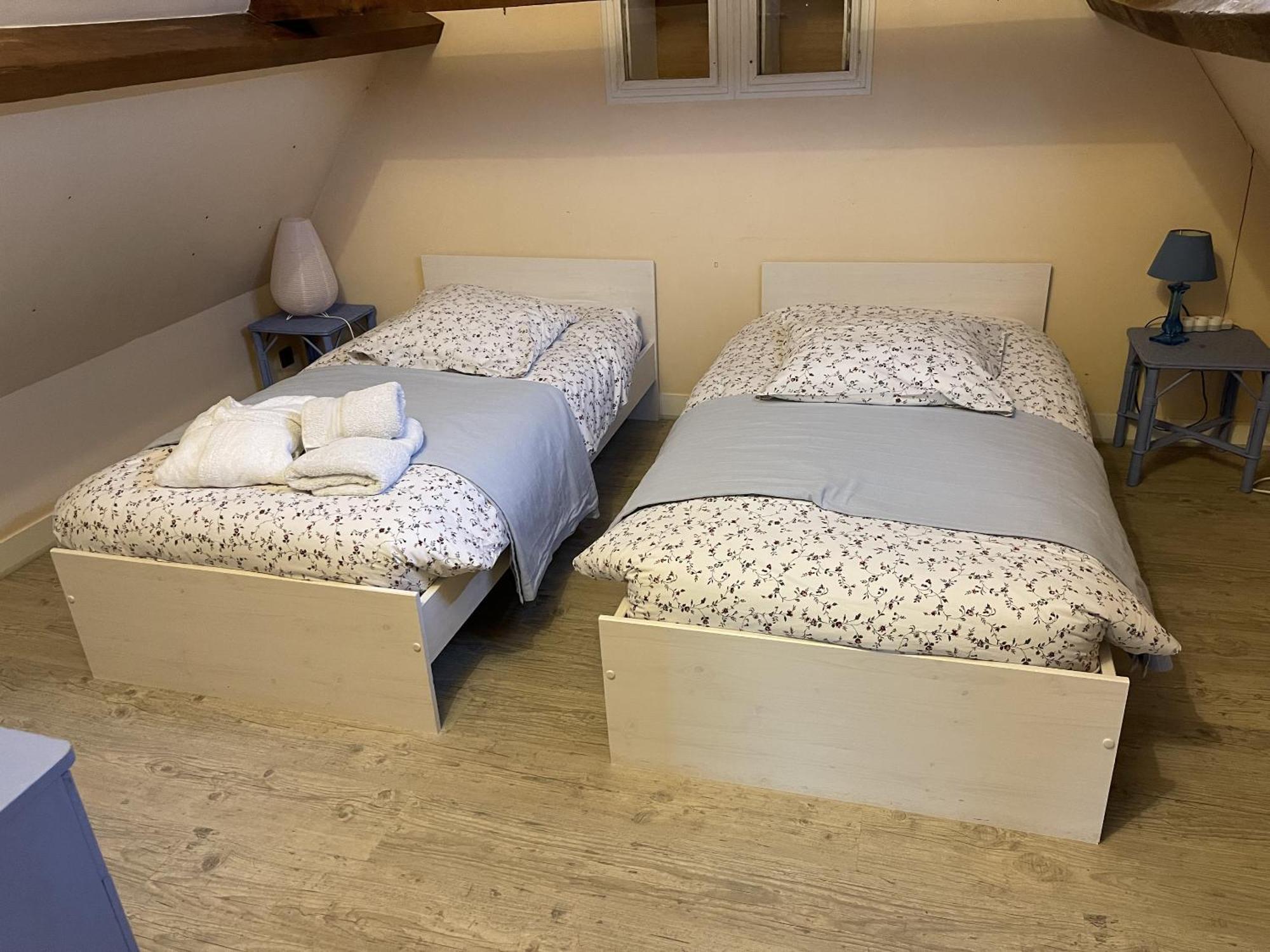 Hotel La Colliniére Sainte-Gemme-Moronval Habitación foto