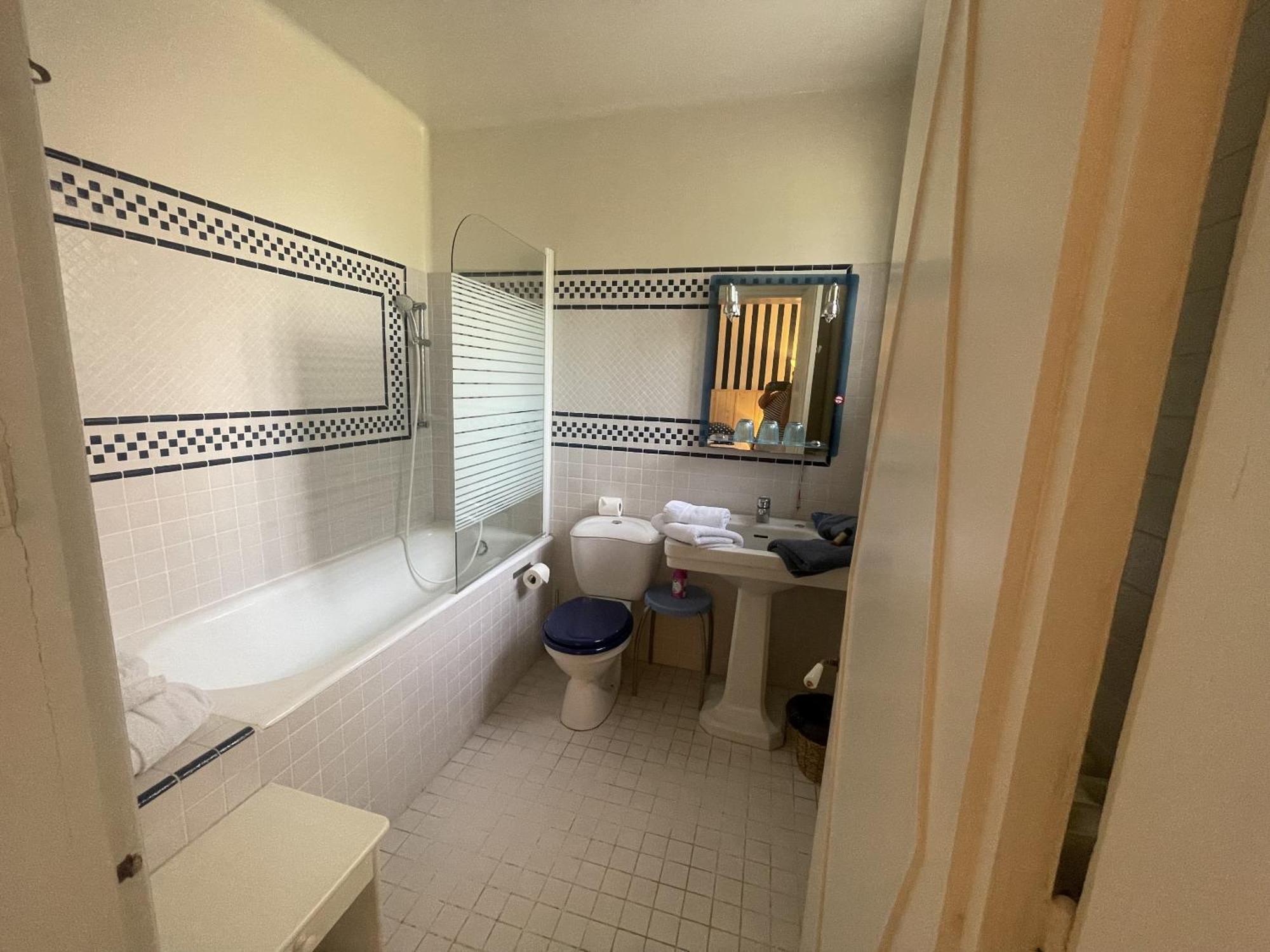 Hotel La Colliniére Sainte-Gemme-Moronval Habitación foto